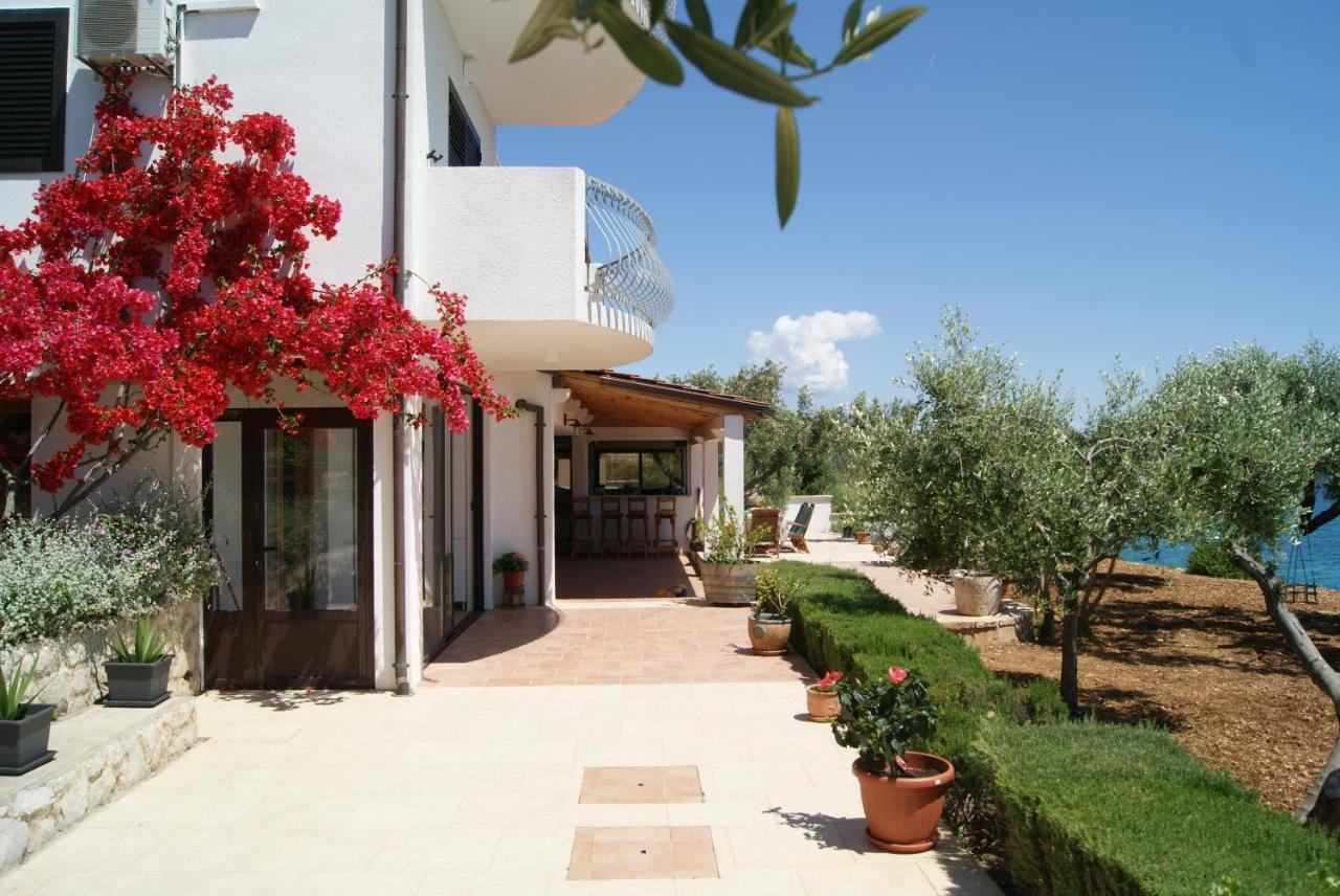 ילסה Apartments By The Sea Zavala, Hvar - 553 מראה חיצוני תמונה